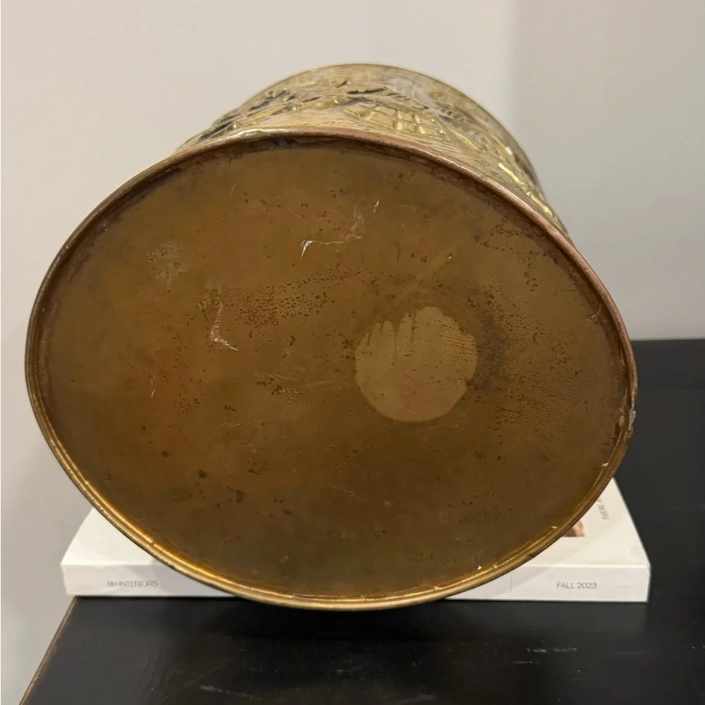 Midcentry Oval Hammered Brass Planter/Container